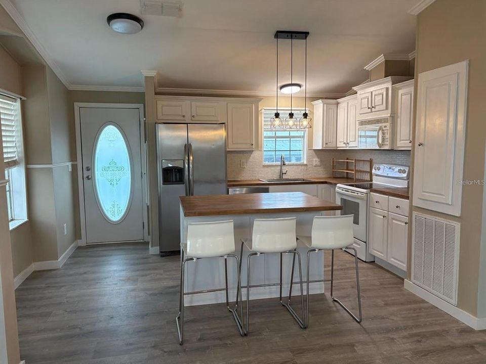 For Sale: $140,000 (2 beds, 2 baths, 1008 Square Feet)