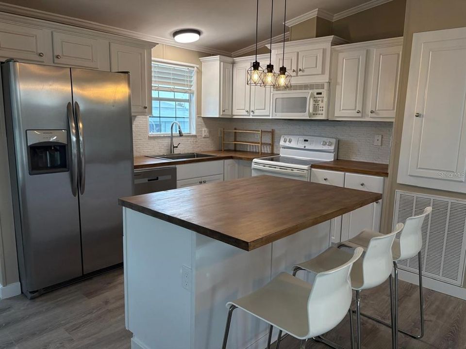 For Sale: $140,000 (2 beds, 2 baths, 1008 Square Feet)