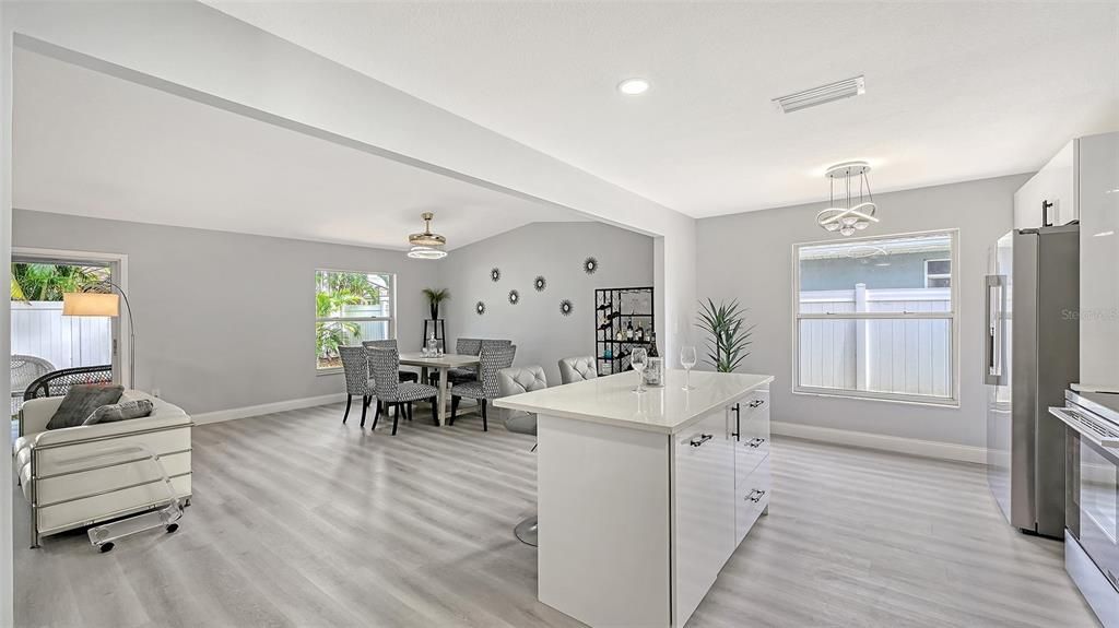 For Sale: $439,900 (3 beds, 2 baths, 1708 Square Feet)