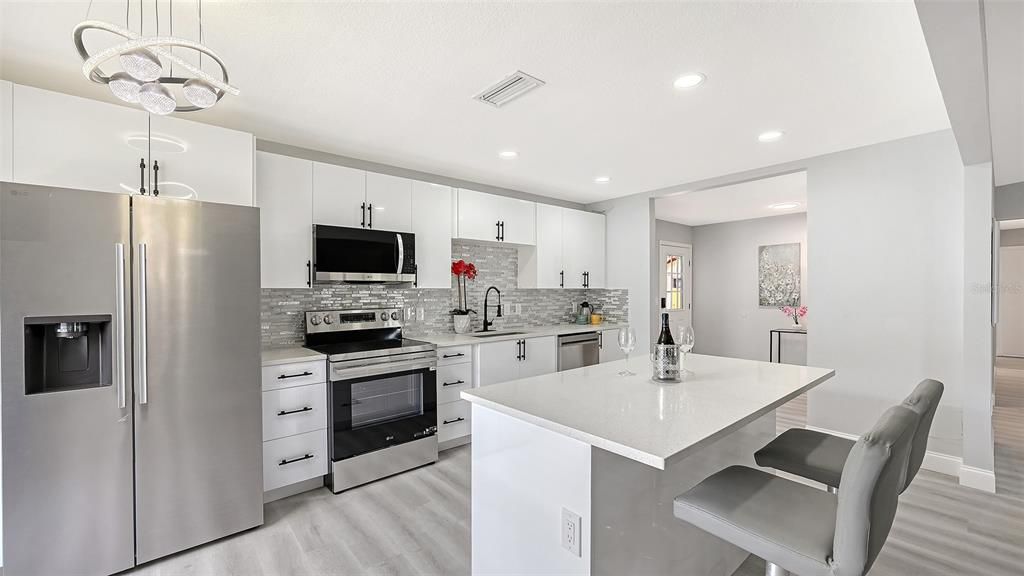 For Sale: $439,900 (3 beds, 2 baths, 1708 Square Feet)