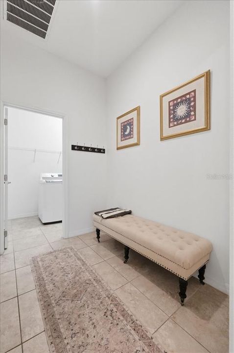En Venta: $460,000 (4 camas, 2 baños, 2700 Pies cuadrados)
