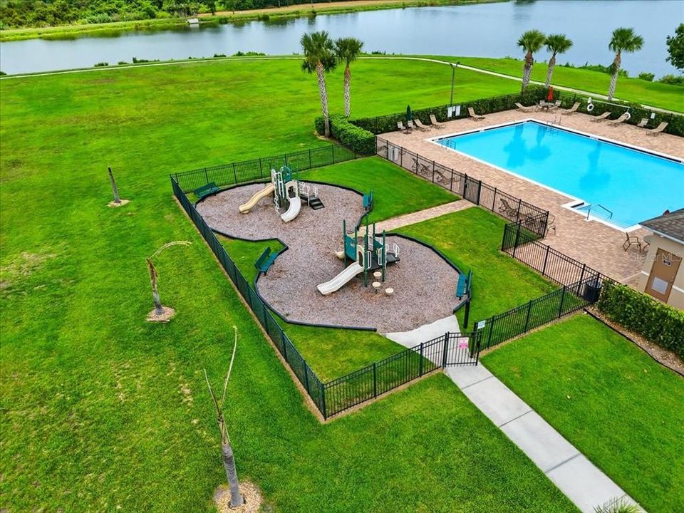 En Venta: $460,000 (4 camas, 2 baños, 2700 Pies cuadrados)