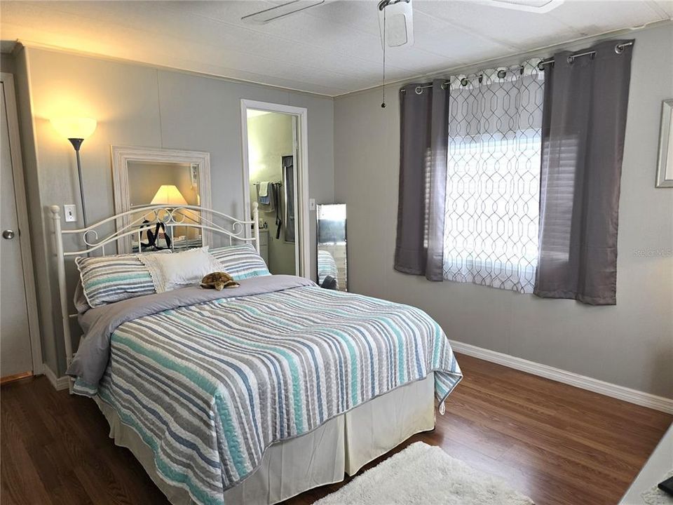 For Sale: $139,900 (2 beds, 2 baths, 936 Square Feet)