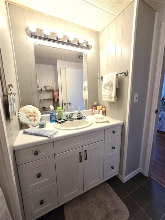 For Sale: $139,900 (2 beds, 2 baths, 936 Square Feet)