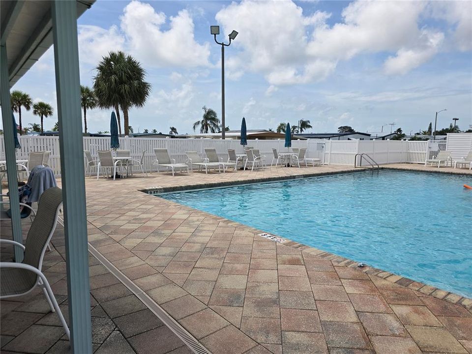 For Sale: $139,900 (2 beds, 2 baths, 936 Square Feet)