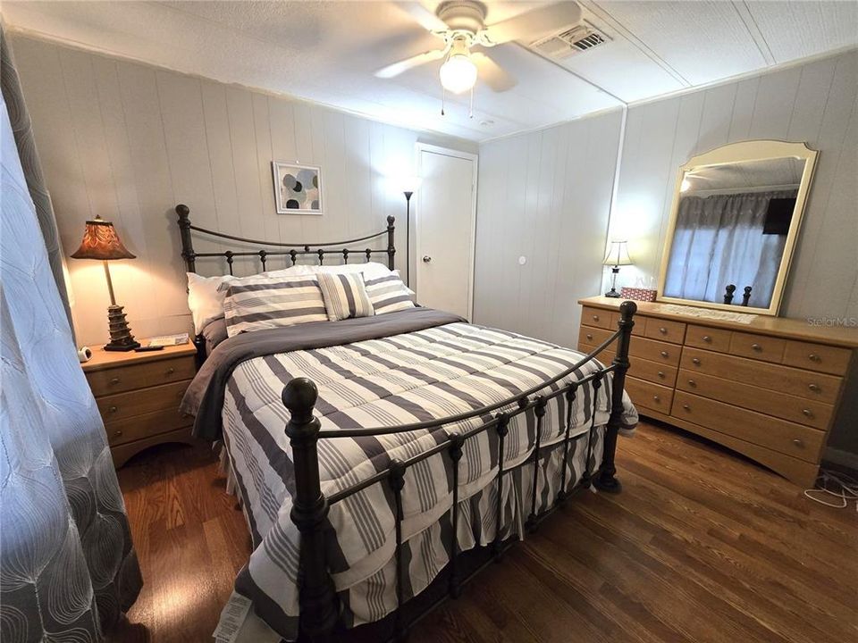 For Sale: $139,900 (2 beds, 2 baths, 936 Square Feet)