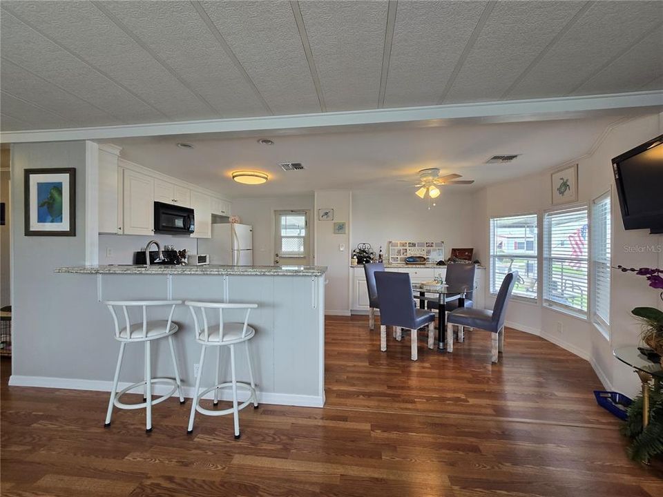 For Sale: $139,900 (2 beds, 2 baths, 936 Square Feet)