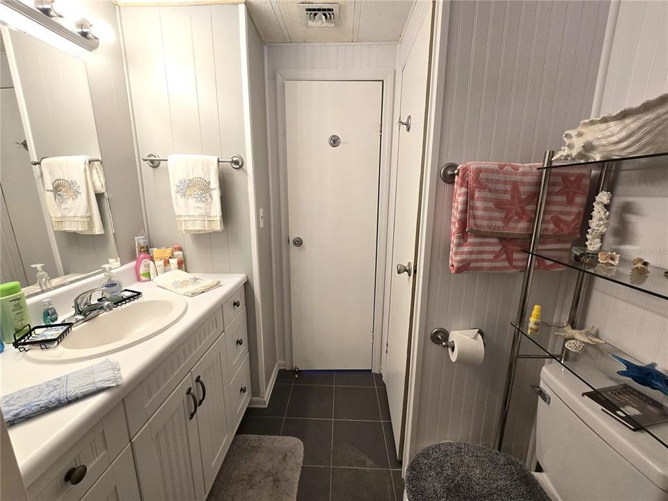 For Sale: $139,900 (2 beds, 2 baths, 936 Square Feet)