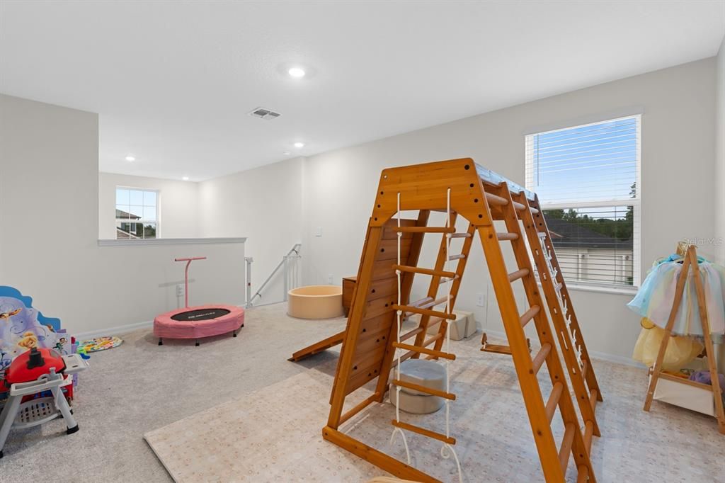 For Sale: $385,000 (5 beds, 2 baths, 2389 Square Feet)