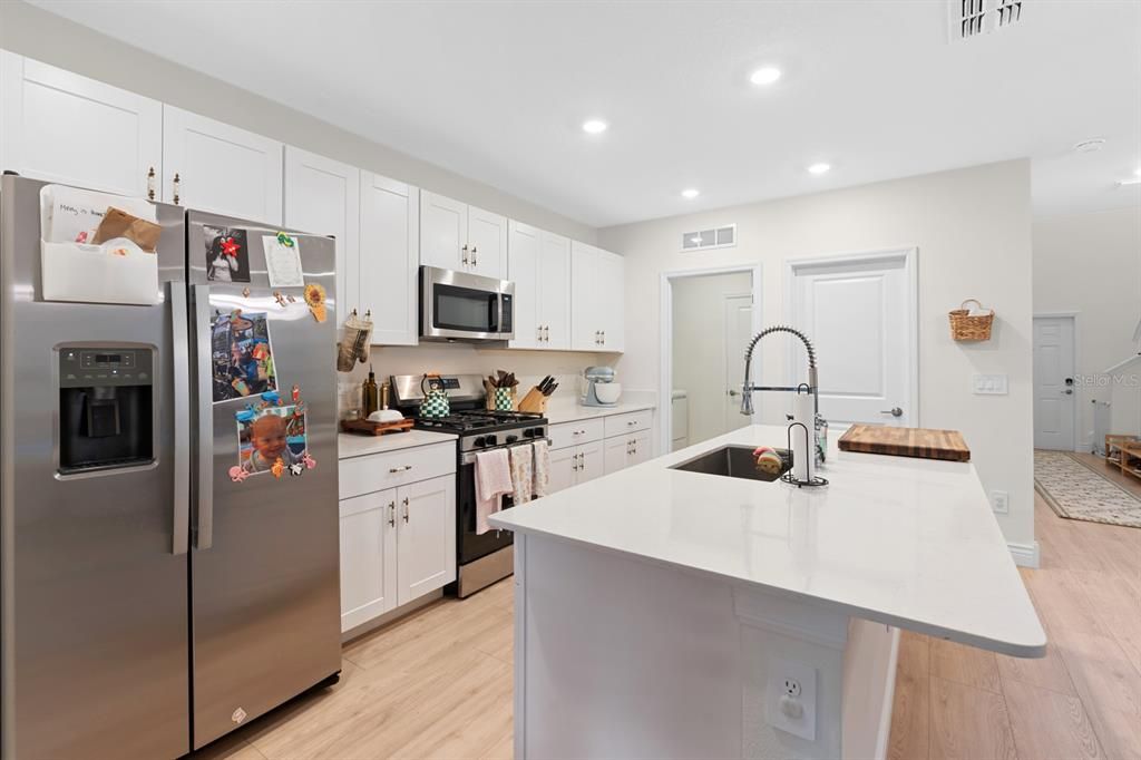 For Sale: $385,000 (5 beds, 2 baths, 2389 Square Feet)