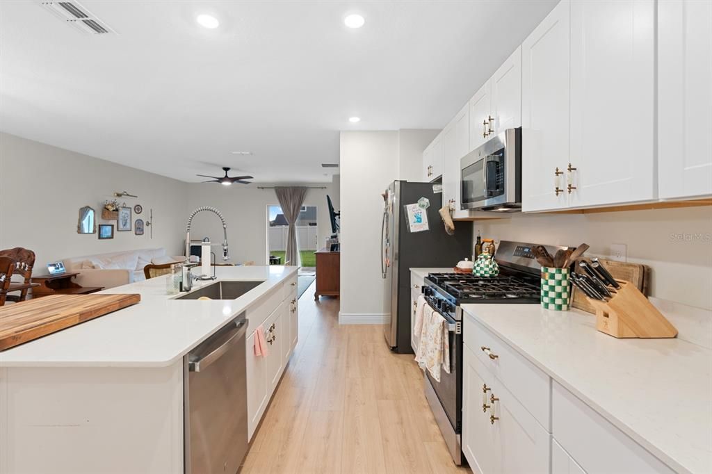 For Sale: $385,000 (5 beds, 2 baths, 2389 Square Feet)