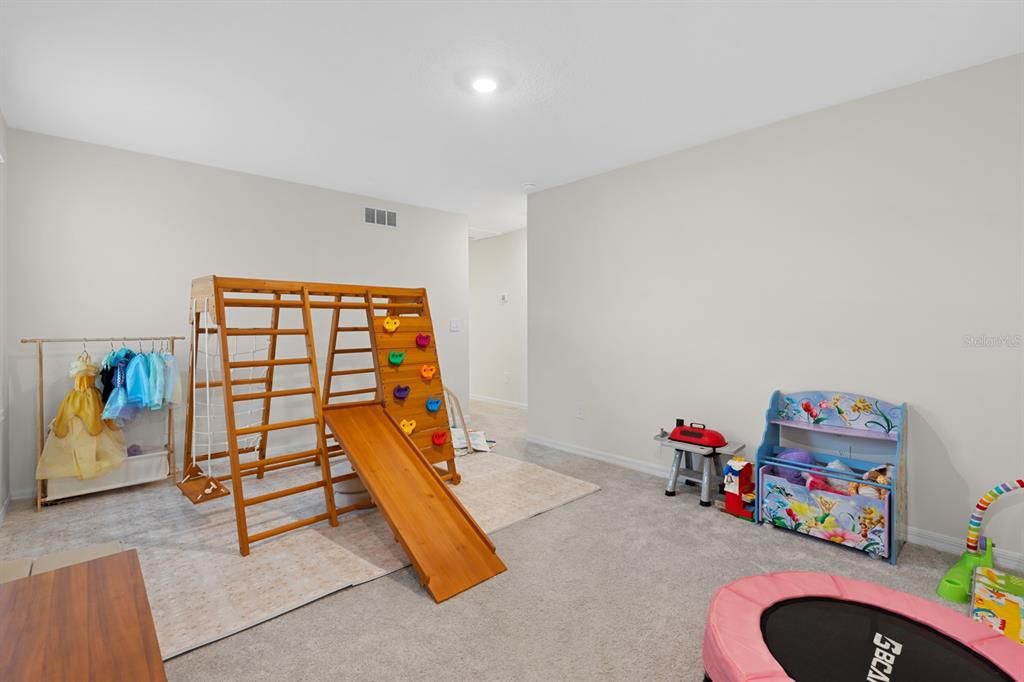 For Sale: $385,000 (5 beds, 2 baths, 2389 Square Feet)