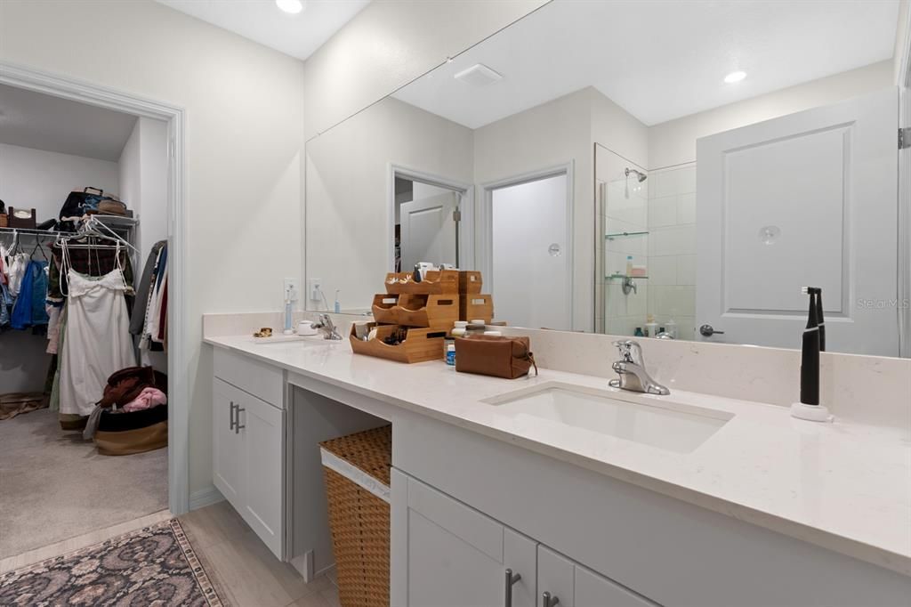 For Sale: $385,000 (5 beds, 2 baths, 2389 Square Feet)