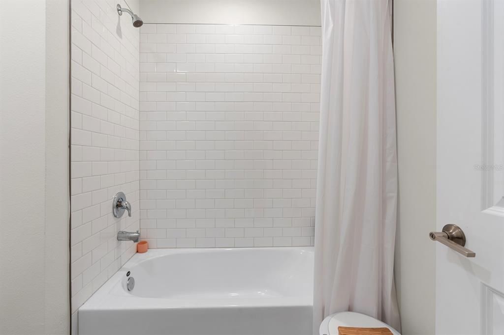 For Sale: $385,000 (5 beds, 2 baths, 2389 Square Feet)
