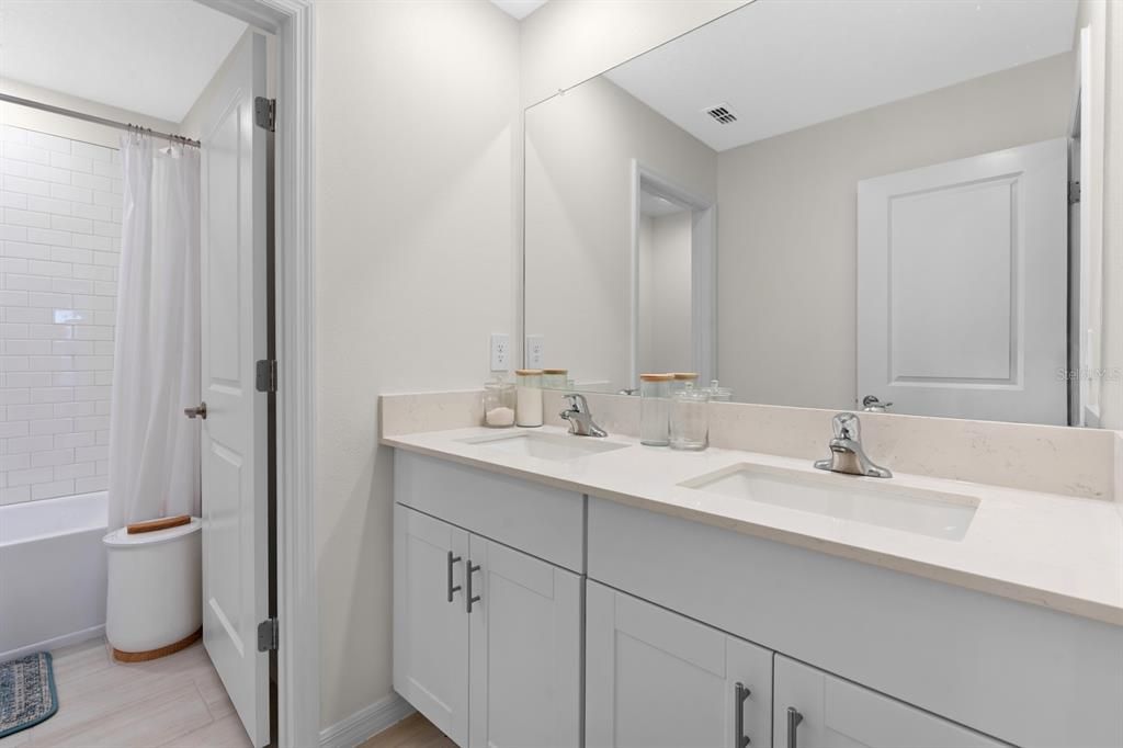 For Sale: $385,000 (5 beds, 2 baths, 2389 Square Feet)