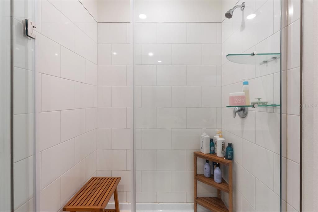 For Sale: $385,000 (5 beds, 2 baths, 2389 Square Feet)