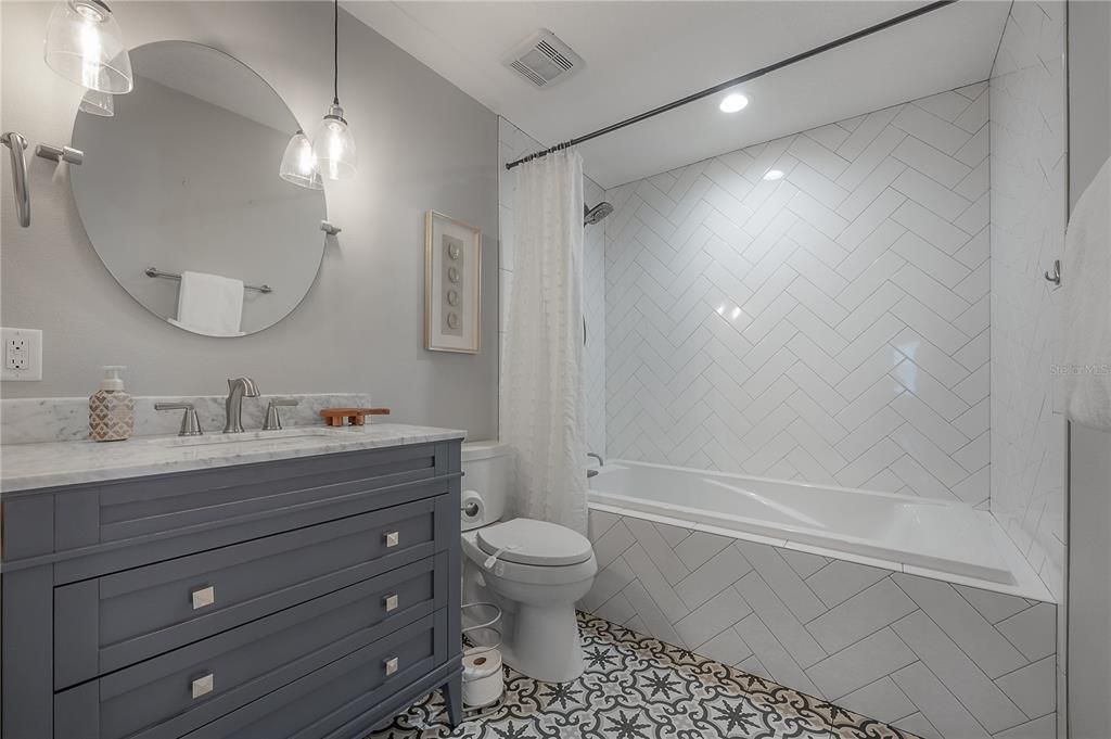 Activo con contrato: $835,000 (3 camas, 3 baños, 2554 Pies cuadrados)