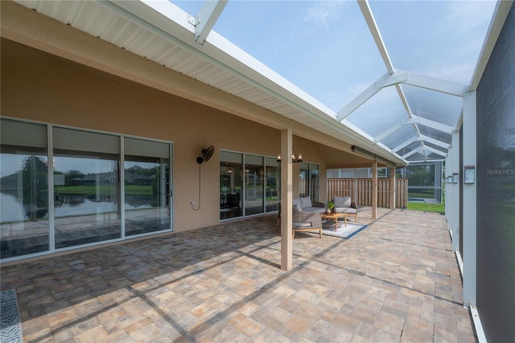 Activo con contrato: $835,000 (3 camas, 3 baños, 2554 Pies cuadrados)