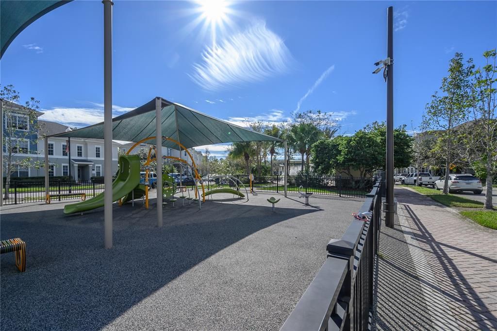 Activo con contrato: $835,000 (3 camas, 3 baños, 2554 Pies cuadrados)