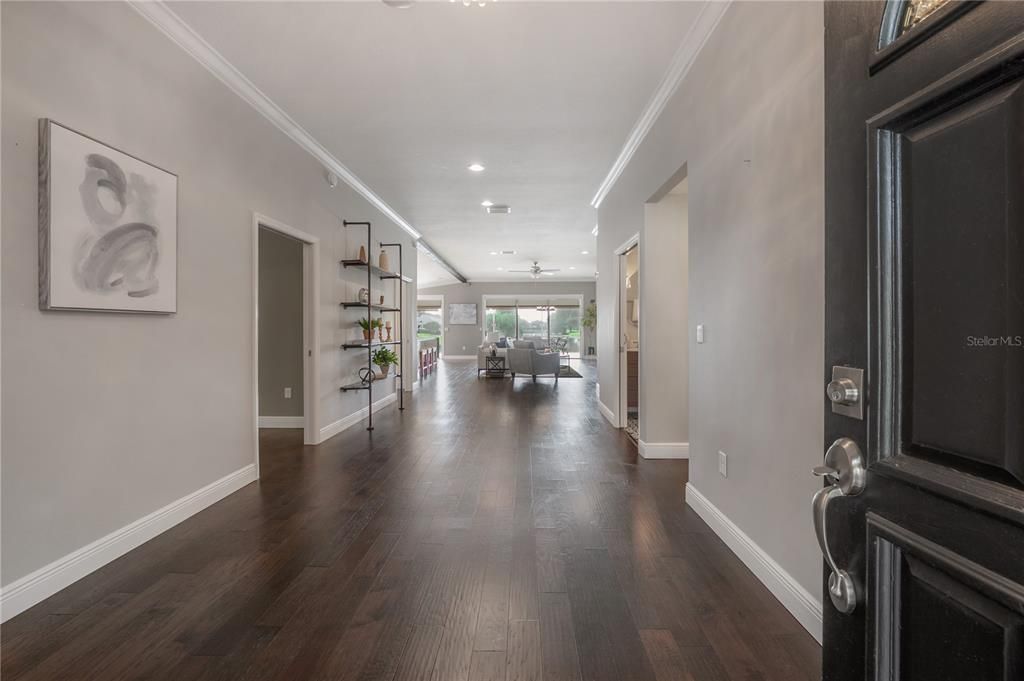 Activo con contrato: $835,000 (3 camas, 3 baños, 2554 Pies cuadrados)