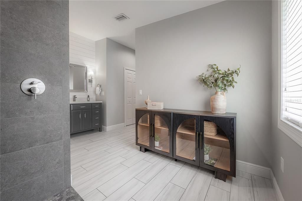 Activo con contrato: $835,000 (3 camas, 3 baños, 2554 Pies cuadrados)