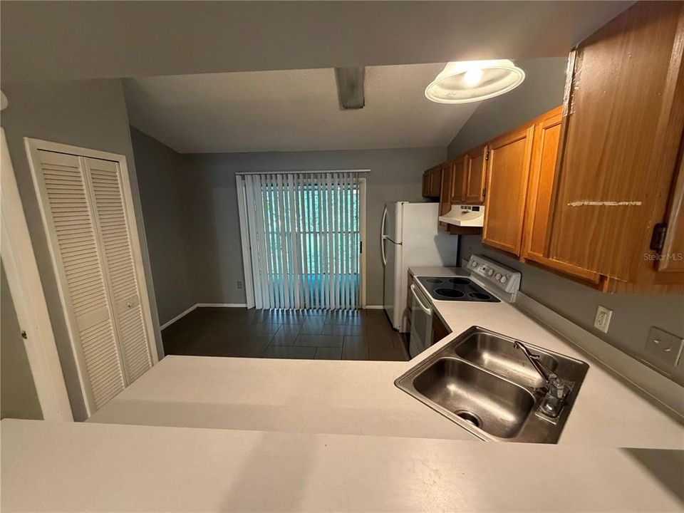 For Rent: $1,640 (2 beds, 2 baths, 919 Square Feet)