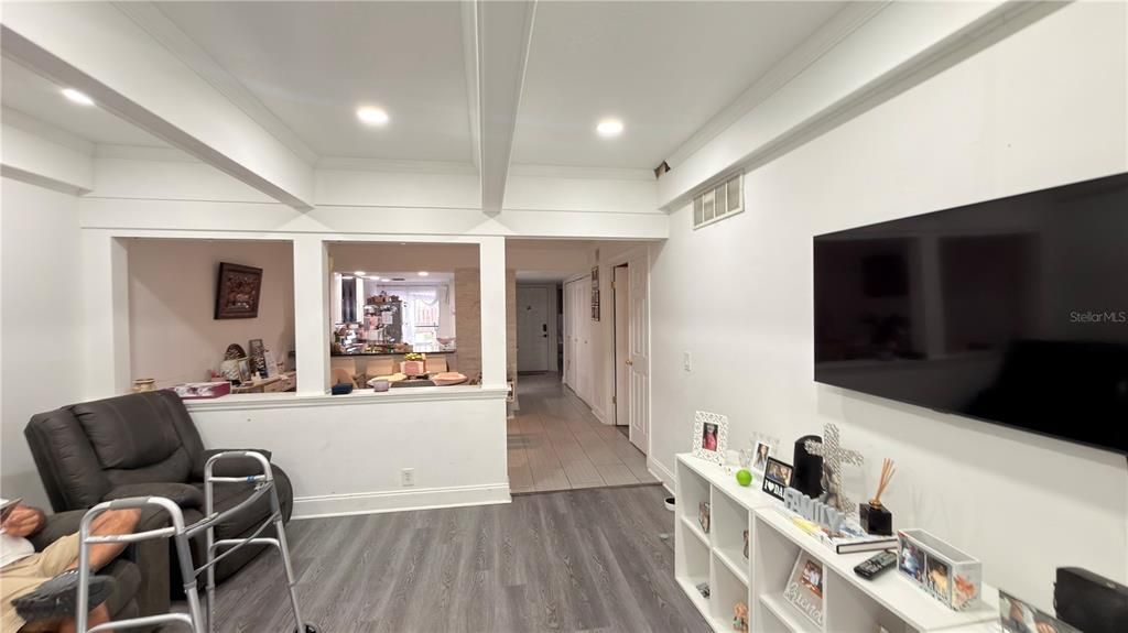 For Sale: $174,900 (2 beds, 2 baths, 1141 Square Feet)