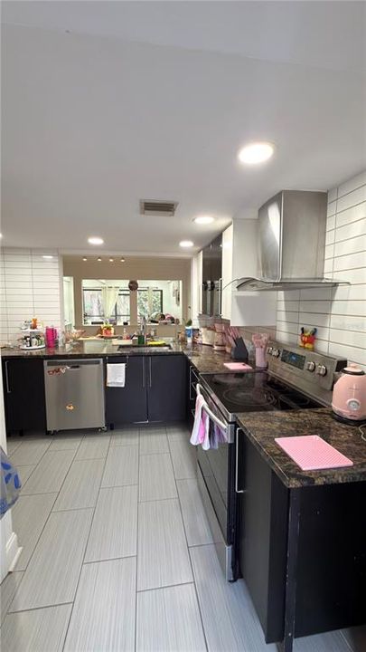 For Sale: $174,900 (2 beds, 2 baths, 1141 Square Feet)