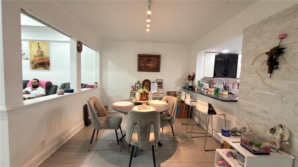 For Sale: $174,900 (2 beds, 2 baths, 1141 Square Feet)