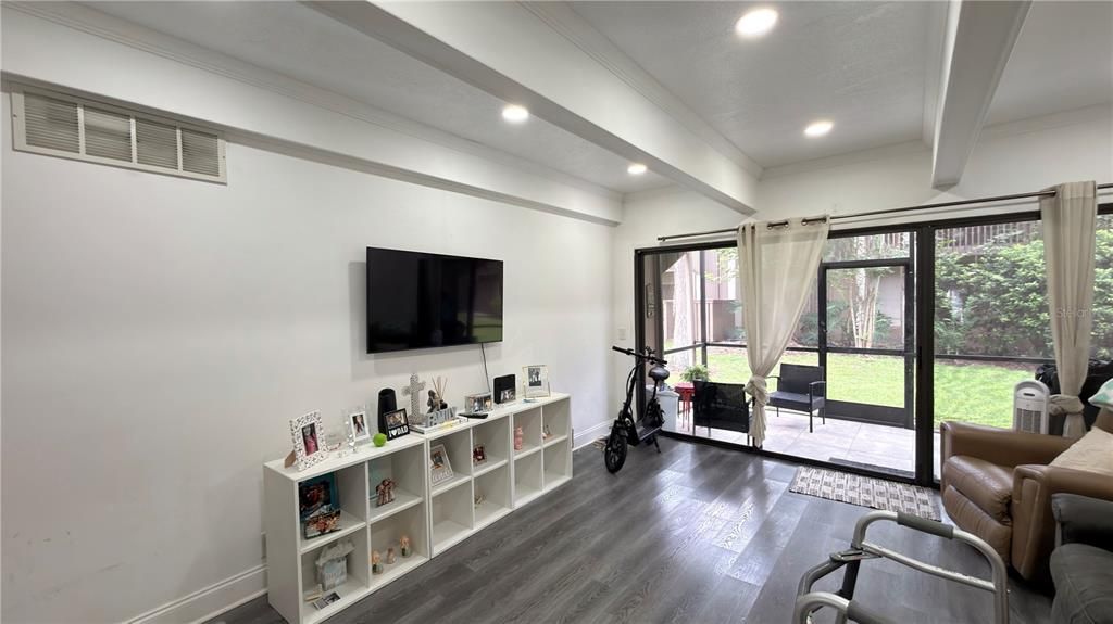 For Sale: $174,900 (2 beds, 2 baths, 1141 Square Feet)