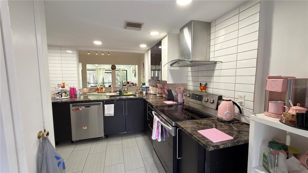 For Sale: $174,900 (2 beds, 2 baths, 1141 Square Feet)