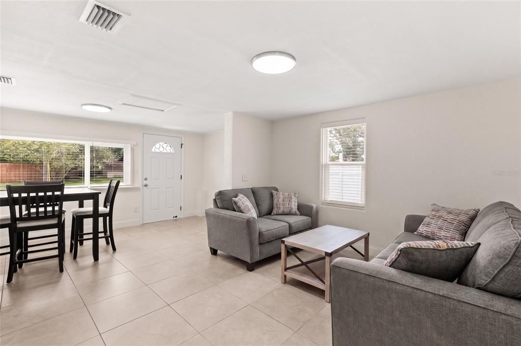 For Sale: $400,000 (3 beds, 2 baths, 1030 Square Feet)