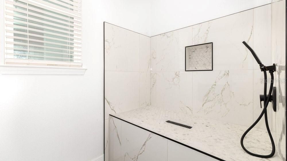 En Venta: $1,050,000 (5 camas, 4 baños, 4732 Pies cuadrados)