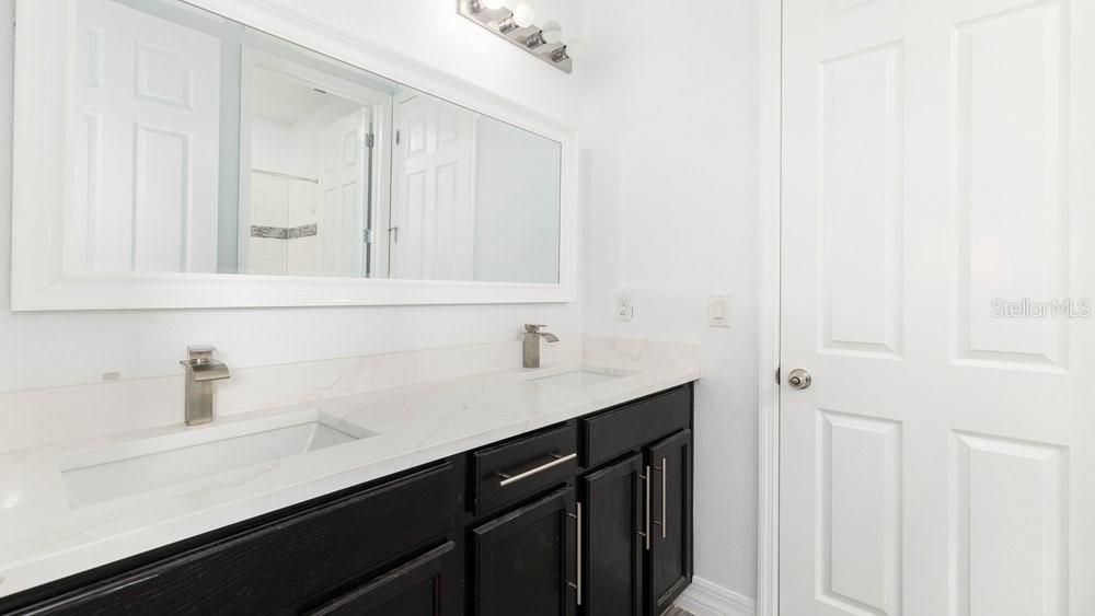En Venta: $1,050,000 (5 camas, 4 baños, 4732 Pies cuadrados)