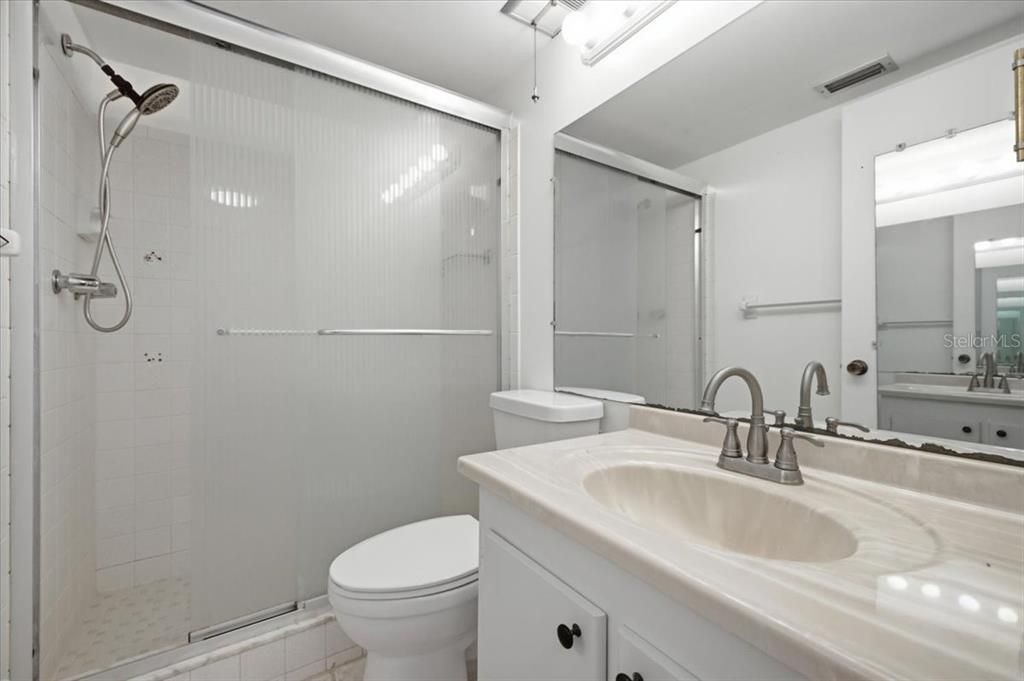 На продажу: $139,900 (2 спален, 2 ванн, 1040 Квадратных фут)