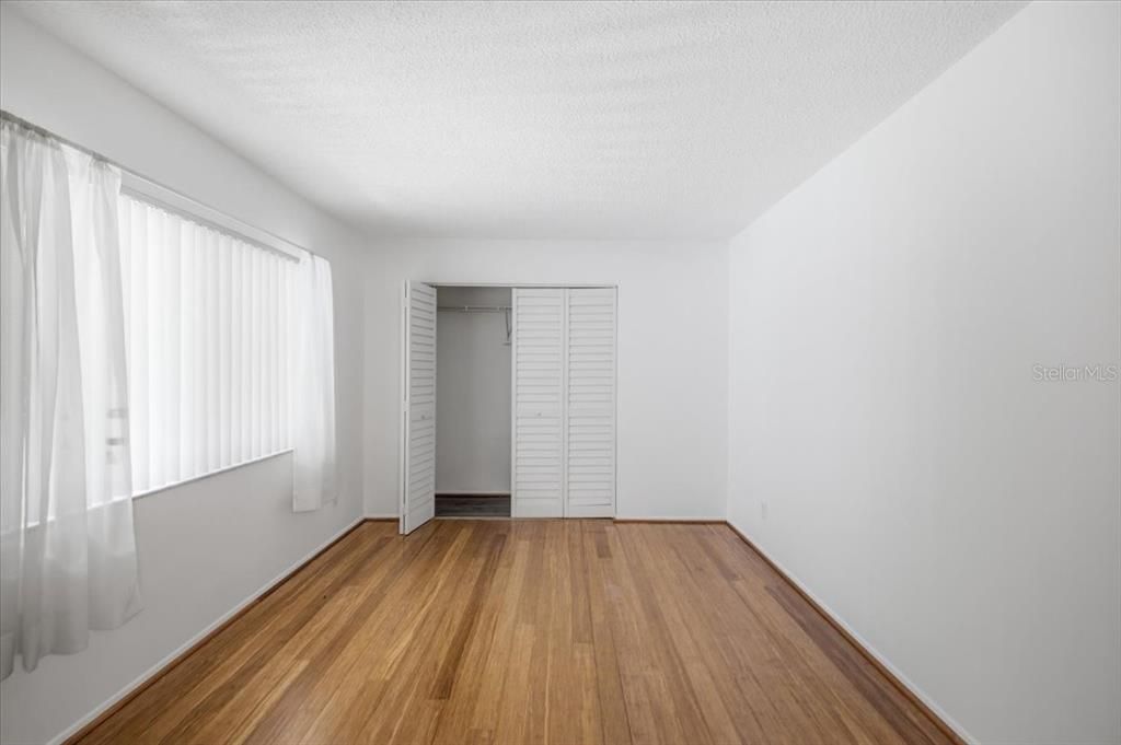 На продажу: $139,900 (2 спален, 2 ванн, 1040 Квадратных фут)