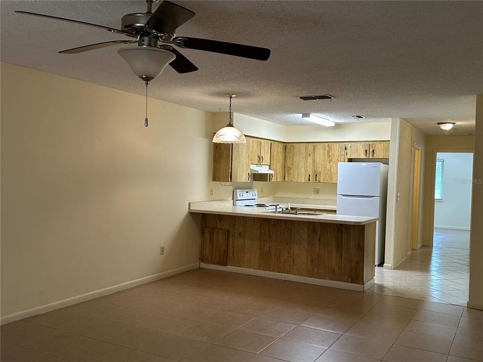 For Sale: $149,000 (1 beds, 1 baths, 797 Square Feet)