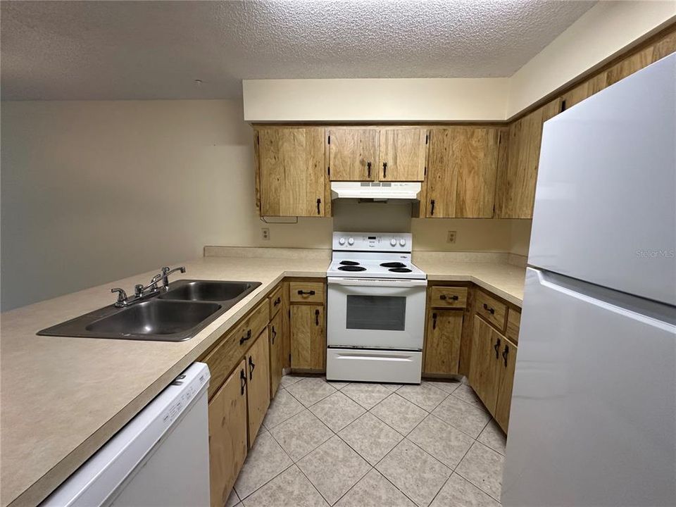 For Sale: $149,000 (1 beds, 1 baths, 797 Square Feet)