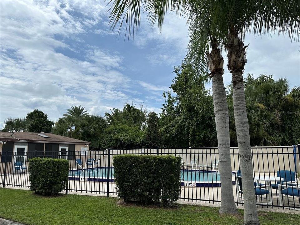 For Sale: $149,000 (1 beds, 1 baths, 797 Square Feet)