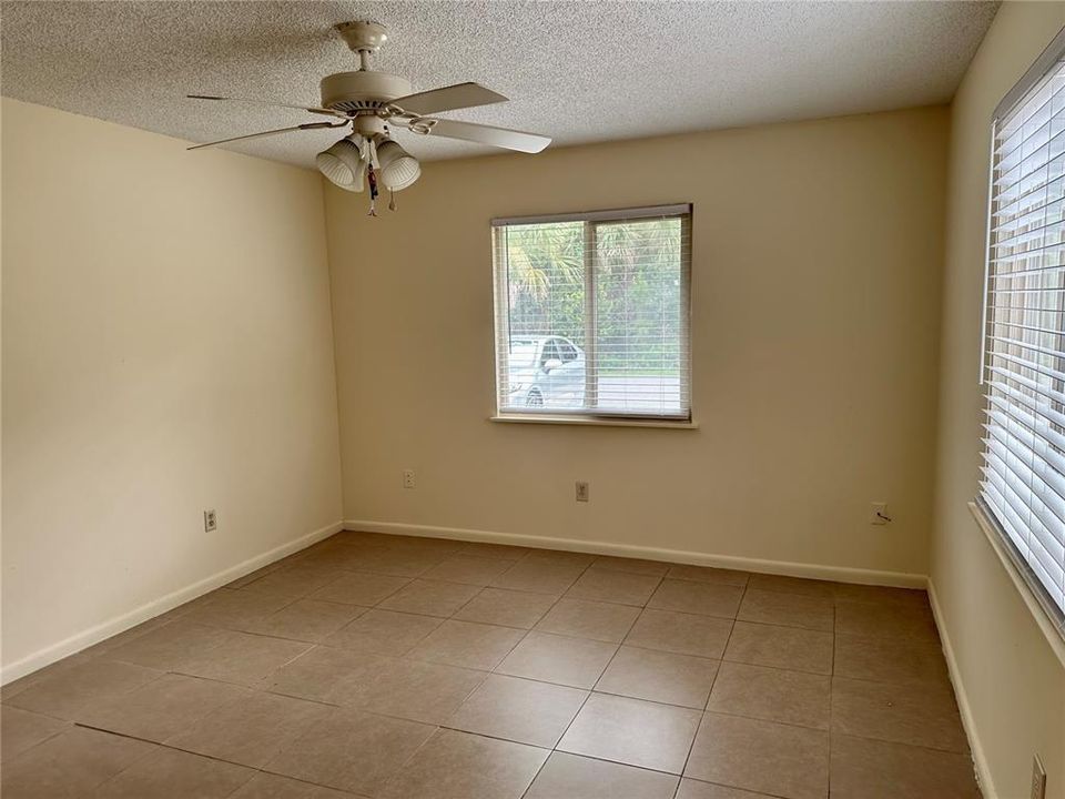 For Sale: $149,000 (1 beds, 1 baths, 797 Square Feet)