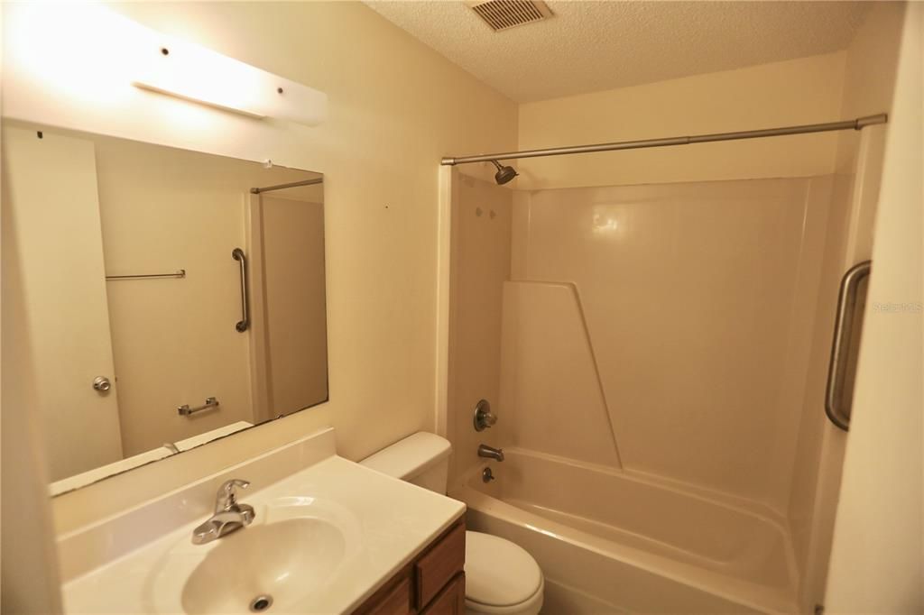 For Sale: $149,000 (1 beds, 1 baths, 797 Square Feet)