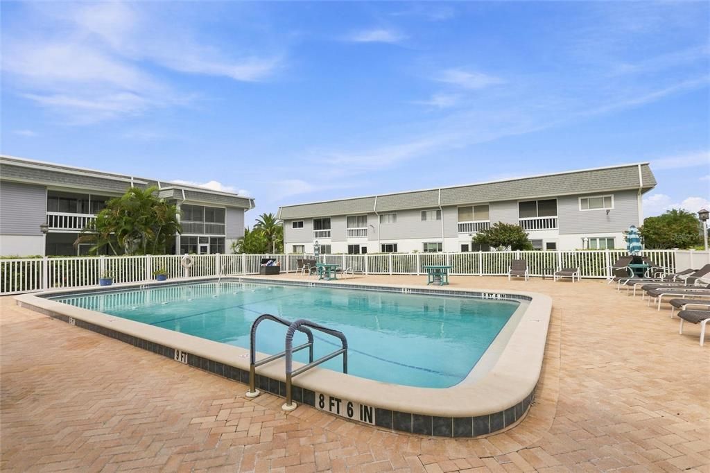 For Sale: $84,900 (1 beds, 1 baths, 735 Square Feet)