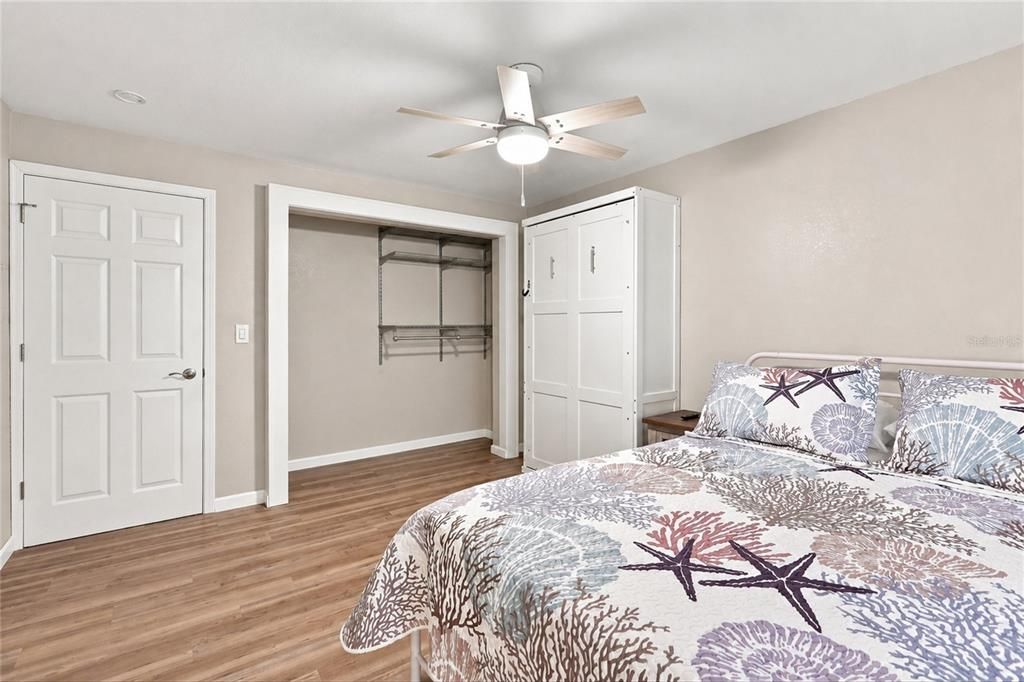 For Sale: $84,900 (1 beds, 1 baths, 735 Square Feet)