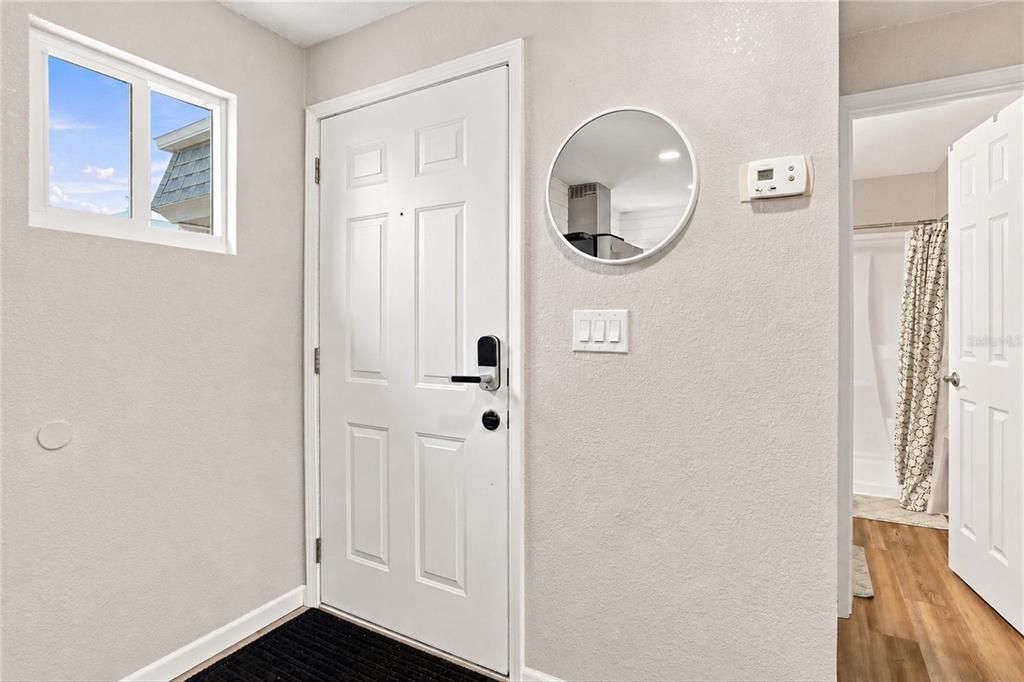 For Sale: $84,900 (1 beds, 1 baths, 735 Square Feet)