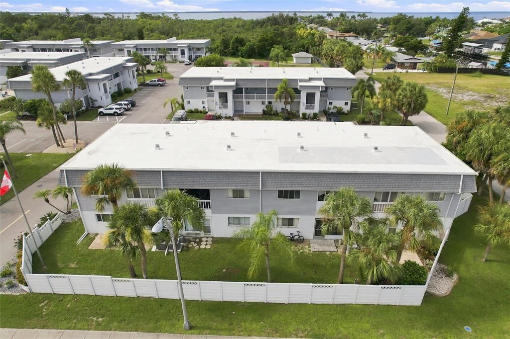 For Sale: $84,900 (1 beds, 1 baths, 735 Square Feet)