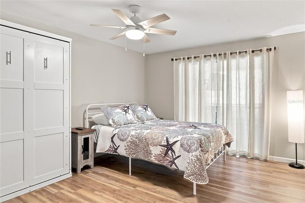 For Sale: $84,900 (1 beds, 1 baths, 735 Square Feet)