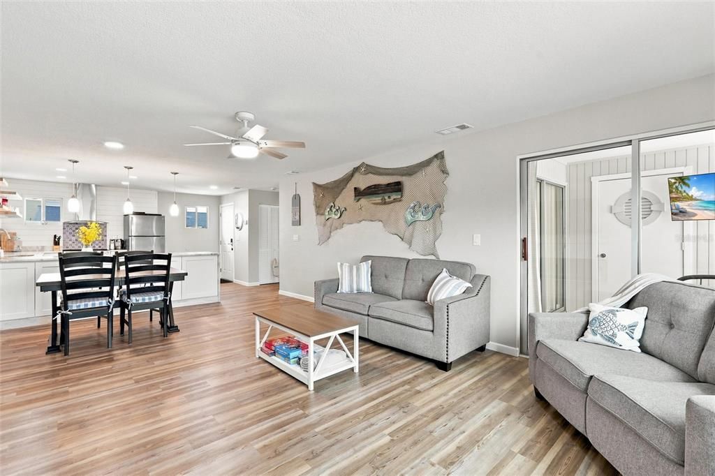 For Sale: $84,900 (1 beds, 1 baths, 735 Square Feet)