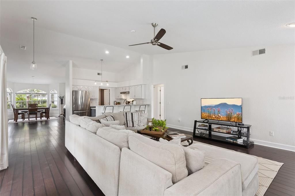 En Venta: $525,000 (3 camas, 2 baños, 2151 Pies cuadrados)