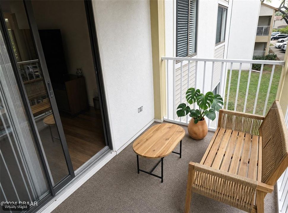 На продажу: $159,800 (2 спален, 2 ванн, 905 Квадратных фут)