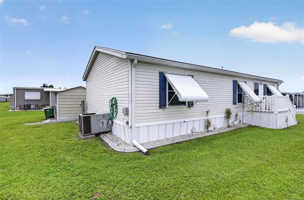 For Sale: $179,000 (2 beds, 2 baths, 1056 Square Feet)